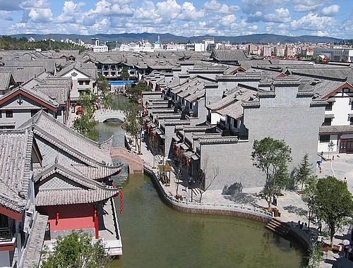 逃离快乐小镇